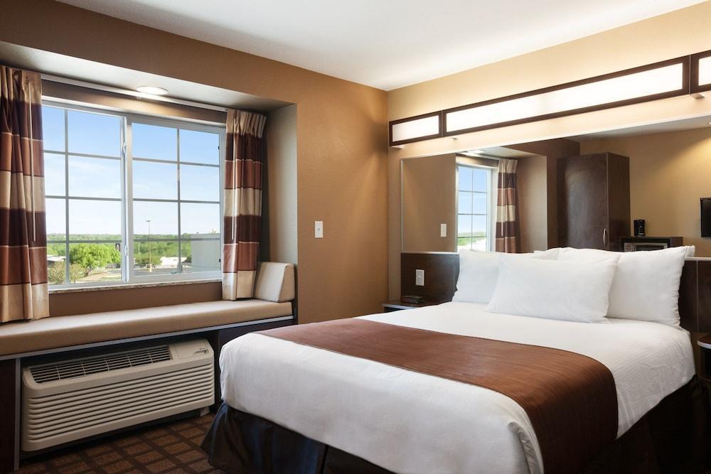 Quality Inn & Suites Kenedy - Karnes City Экстерьер фото