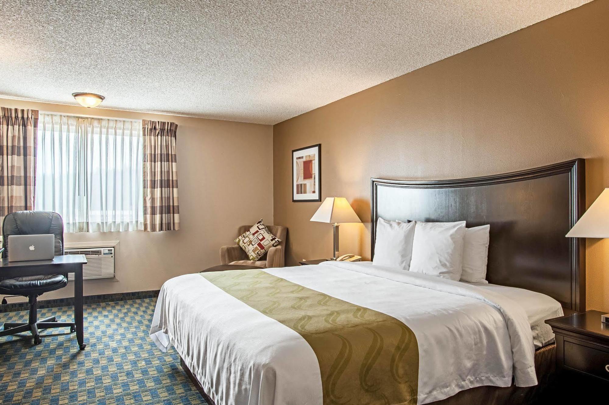 Quality Inn & Suites Kenedy - Karnes City Экстерьер фото